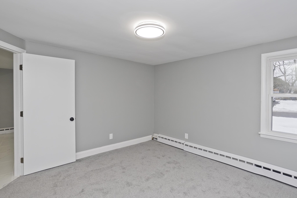 88 Price Street Springfield, MA 01104 - Photo 13 of 31