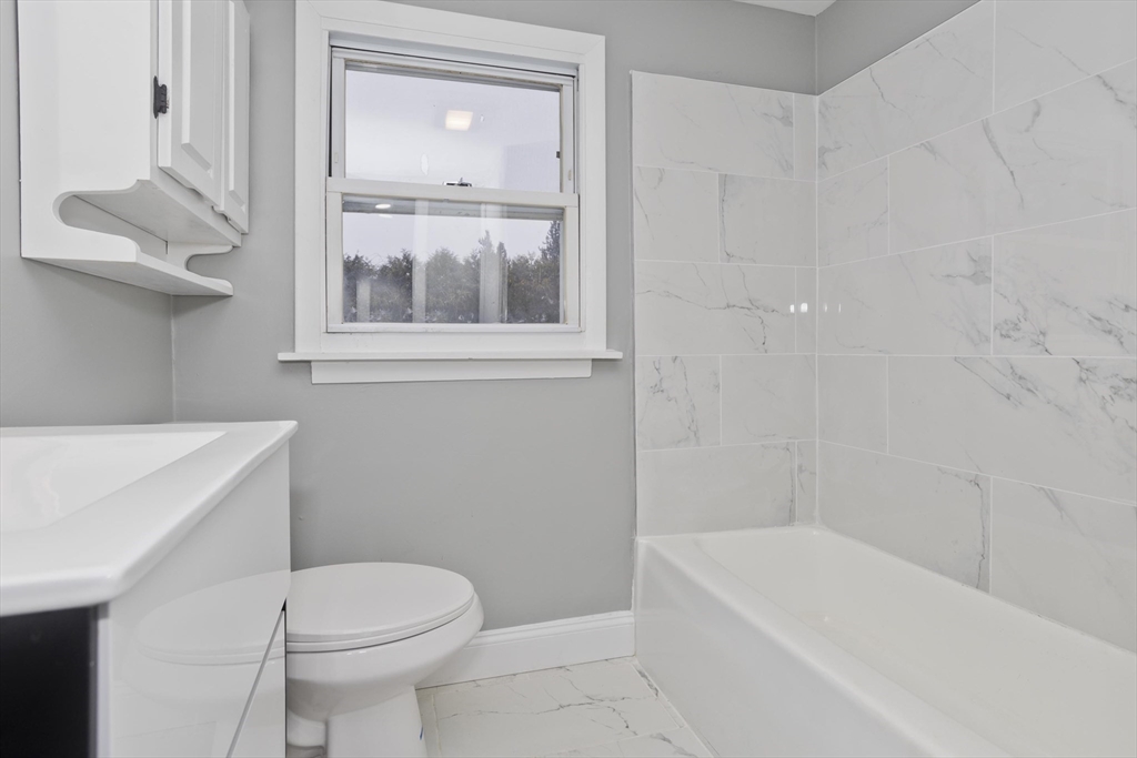 88 Price Street Springfield, MA 01104 - Photo 18 of 31