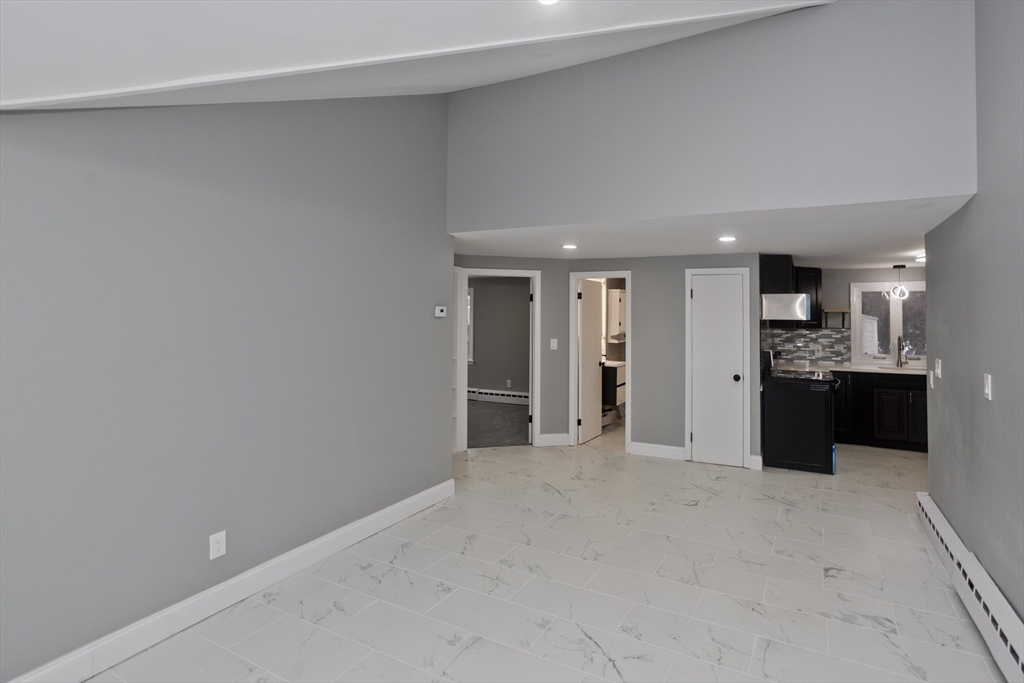 88 Price Street Springfield, MA 01104 - Photo 5 of 31