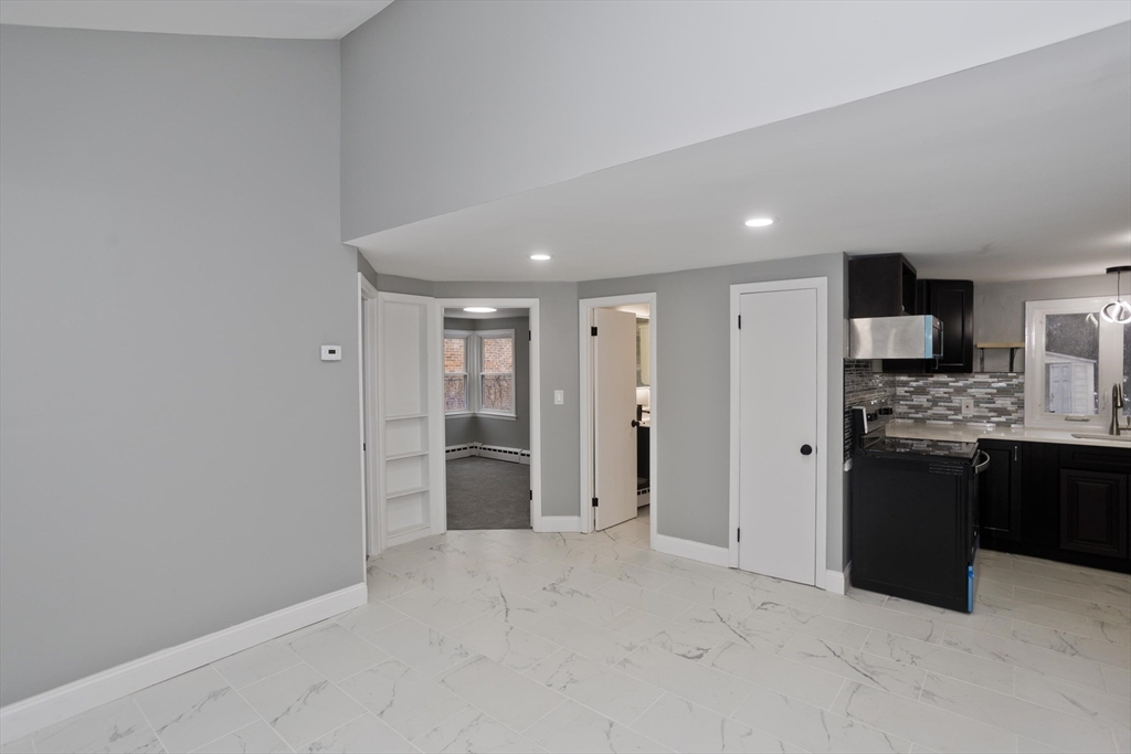 88 Price Street Springfield, MA 01104 - Photo 7 of 31
