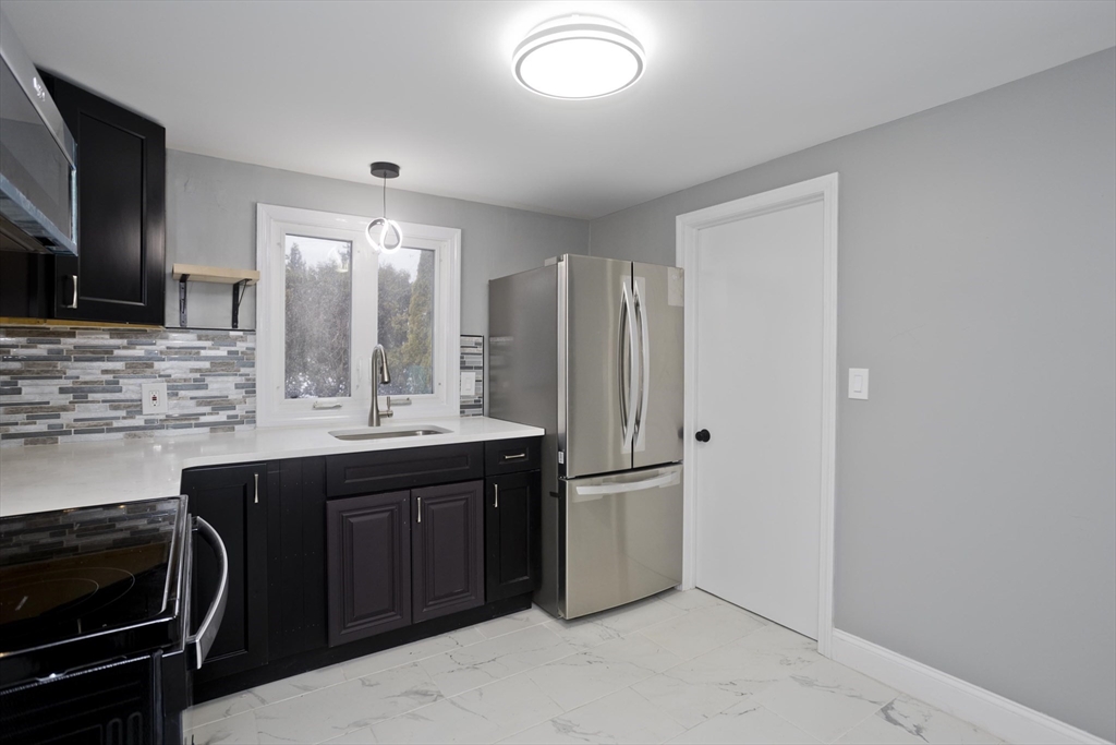 88 Price Street Springfield, MA 01104 - Photo 8 of 31