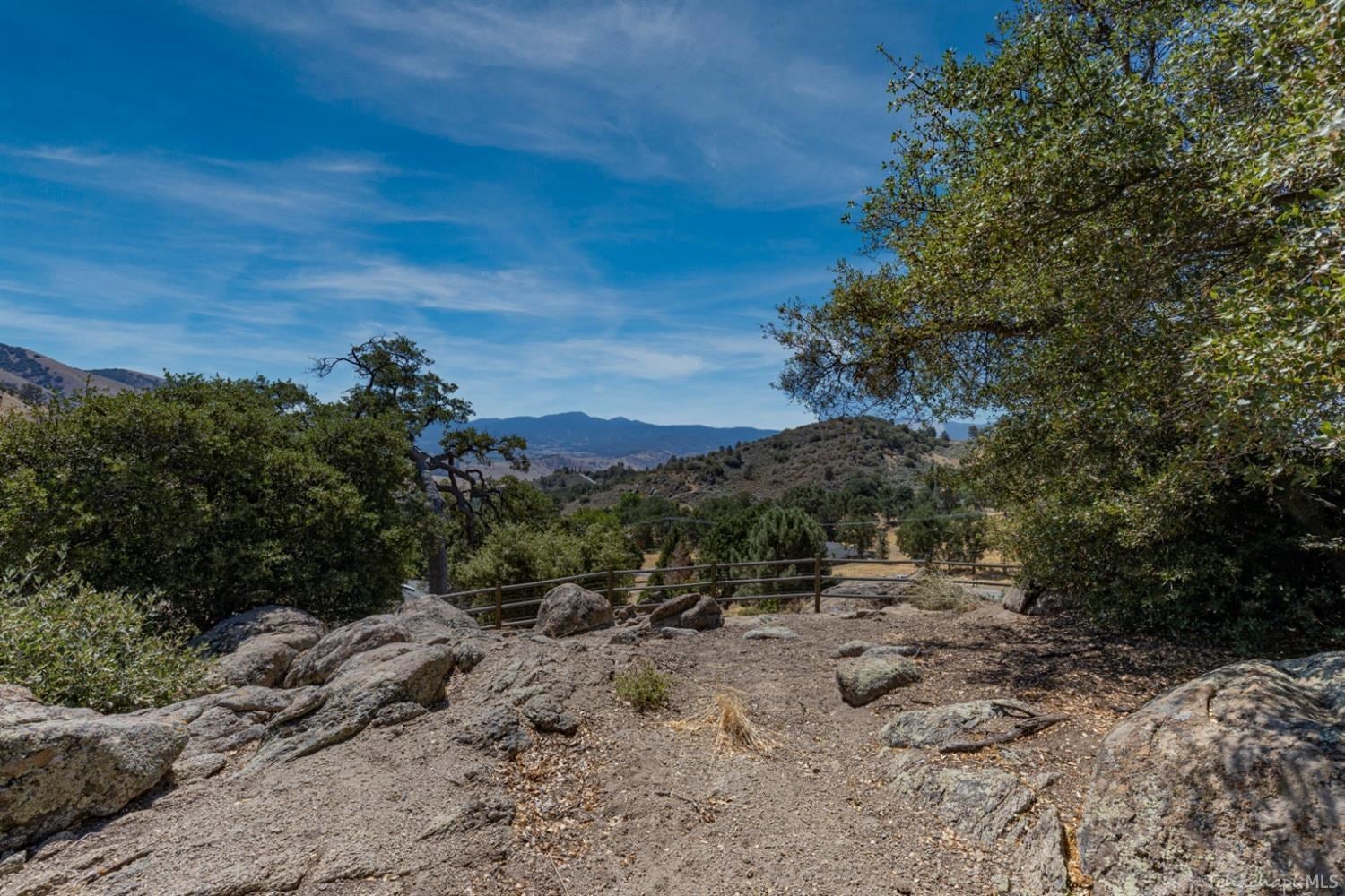 26015 Bear Valley Road Tehachapi, CA 93561 - Photo 18 of 22 Gallery Image 18
