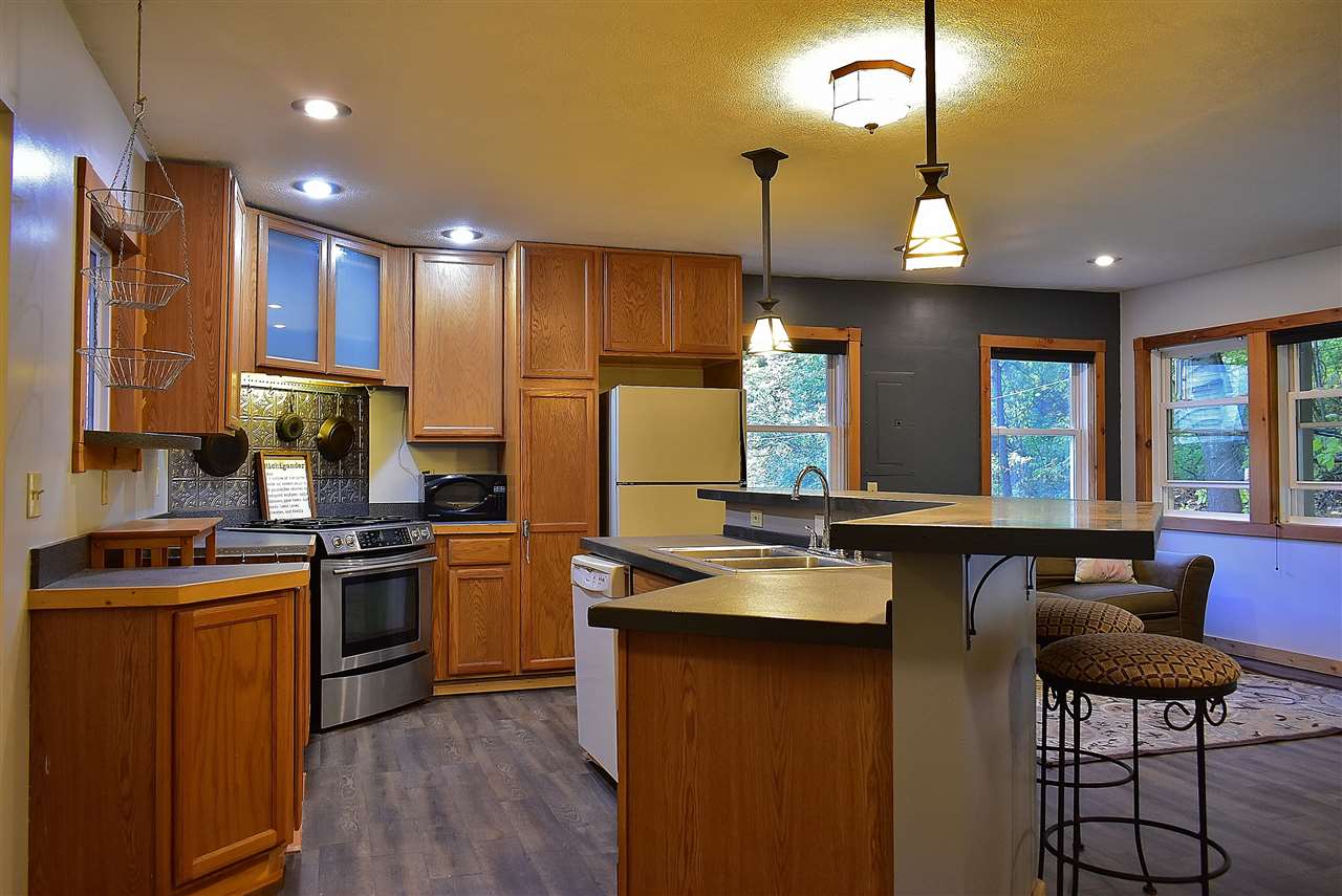9590 East Grandview Road Traverse City, MI 49684 - Photo 9 of 35 1881065-8.JPG