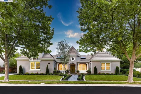 $3,088,000 | 1131 Laguna Creek Lane, Pleasanton, CA 94566