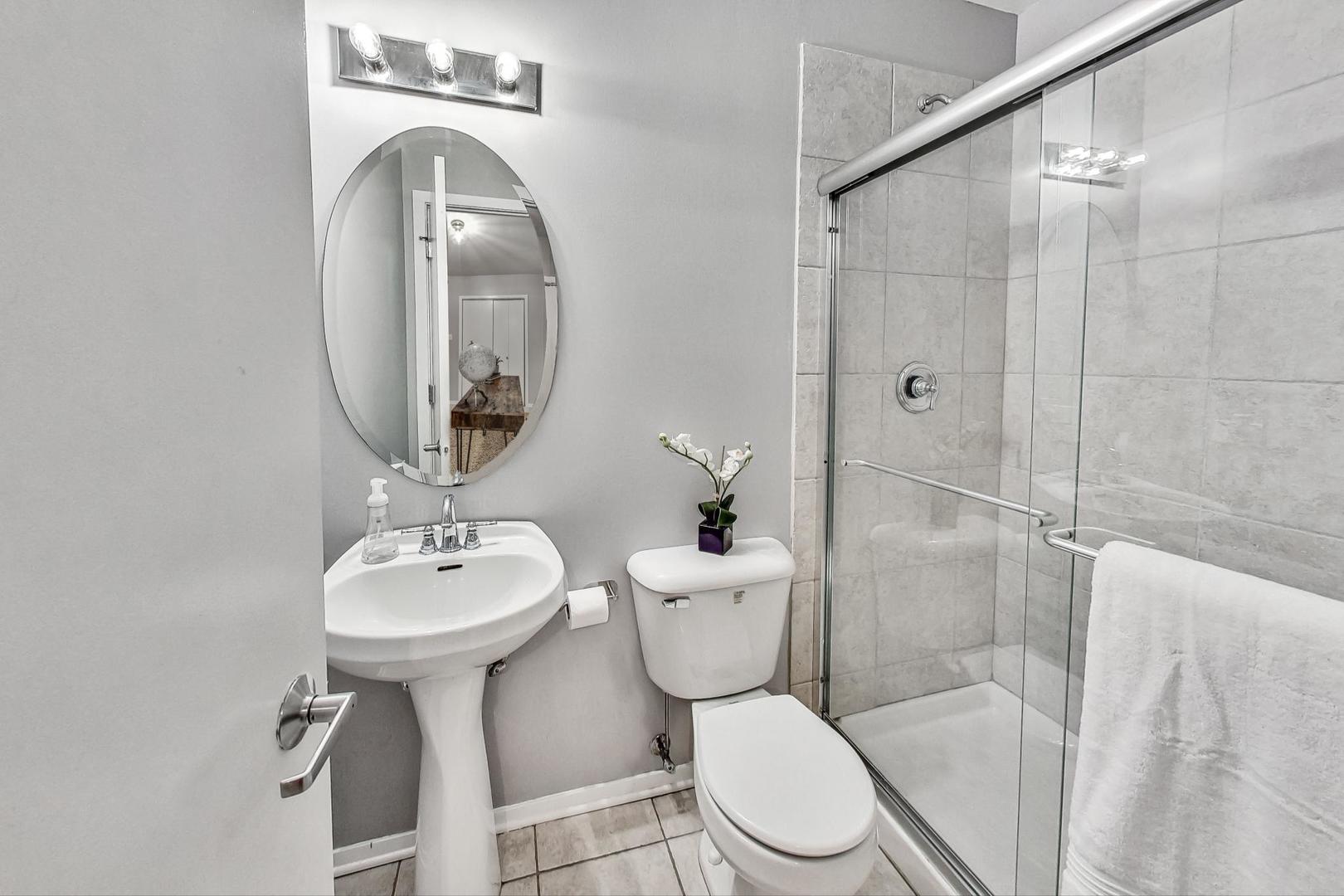 2000 South Michigan Avenue, Unit 107 Chicago, IL 60616 - Photo 21 of 30 a bathroom with a toilet sink and shower