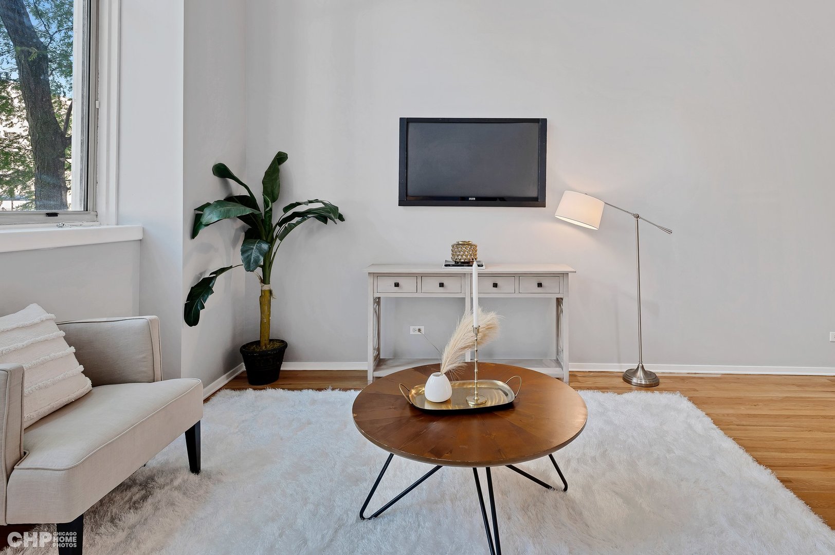 2000 South Michigan Avenue, Unit 107 Chicago, IL 60616 - Photo 6 of 30 a living room with furniture and a flat screen tv