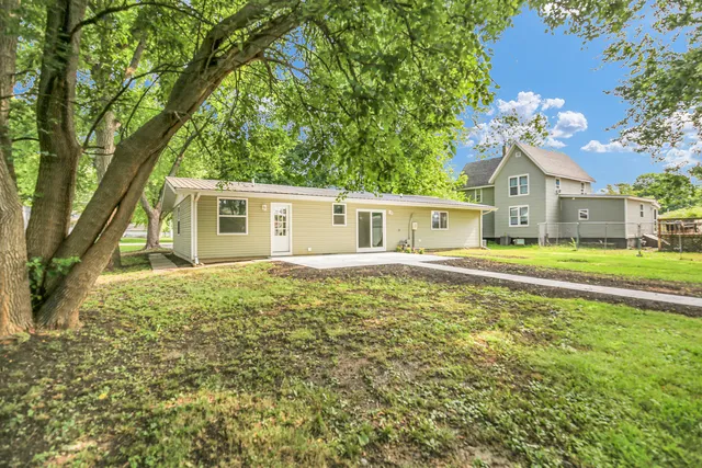 $234,000 | 240 West Pine Street, Paxton, IL 60957