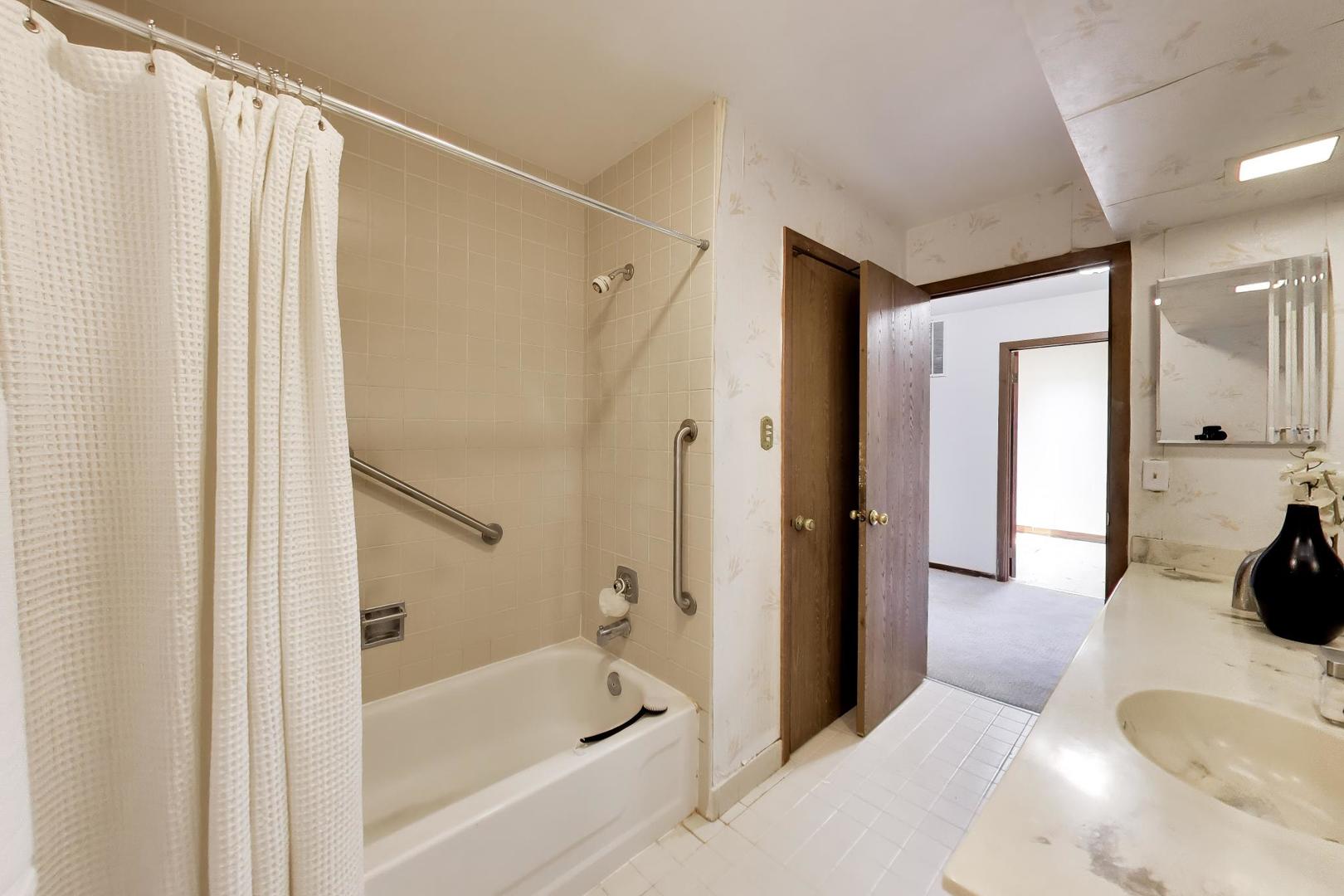 1609 Winnetka Road Glenview, IL 60025 - Photo 27 of 43