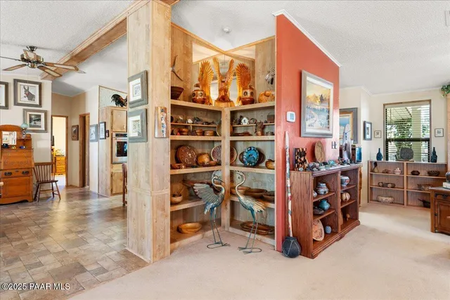 a view of livingroom with furniture