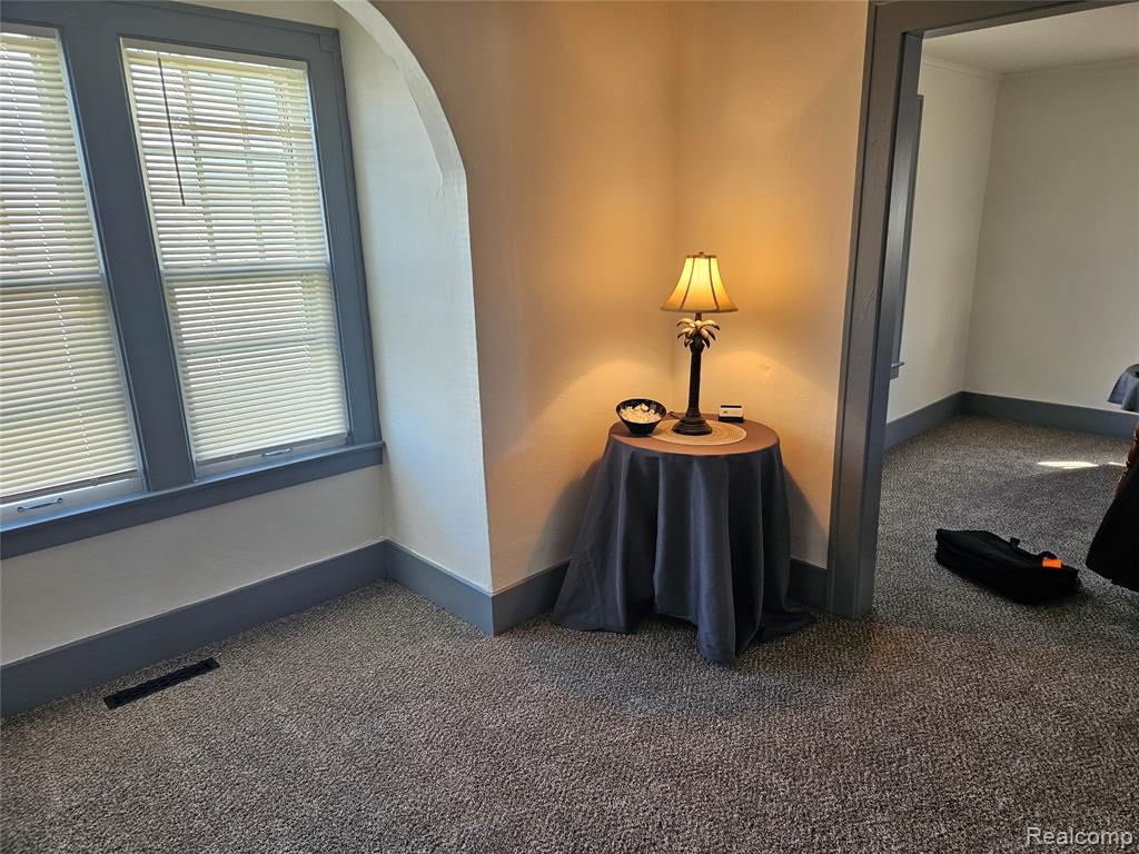 621 West Atherton Road Flint, MI 48507 - Photo 3 of 37