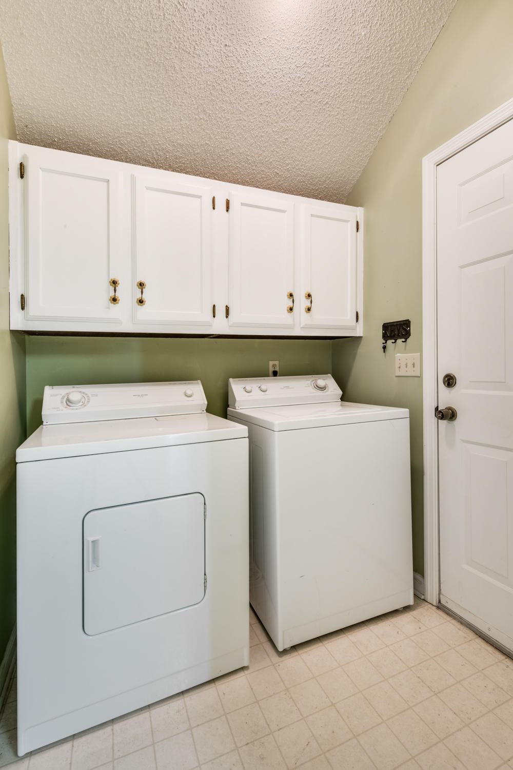 327 Lakehaven Circle Decatur, TN 37322 - Photo 11 of 26 327_Lakehaven_Cir_21