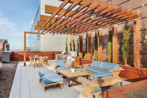 $785,000 | 100 Lovejoy Wharf, Unit 5N, Boston, MA 02114