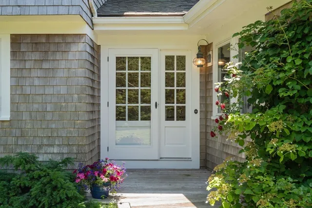 a view of entryway and hall