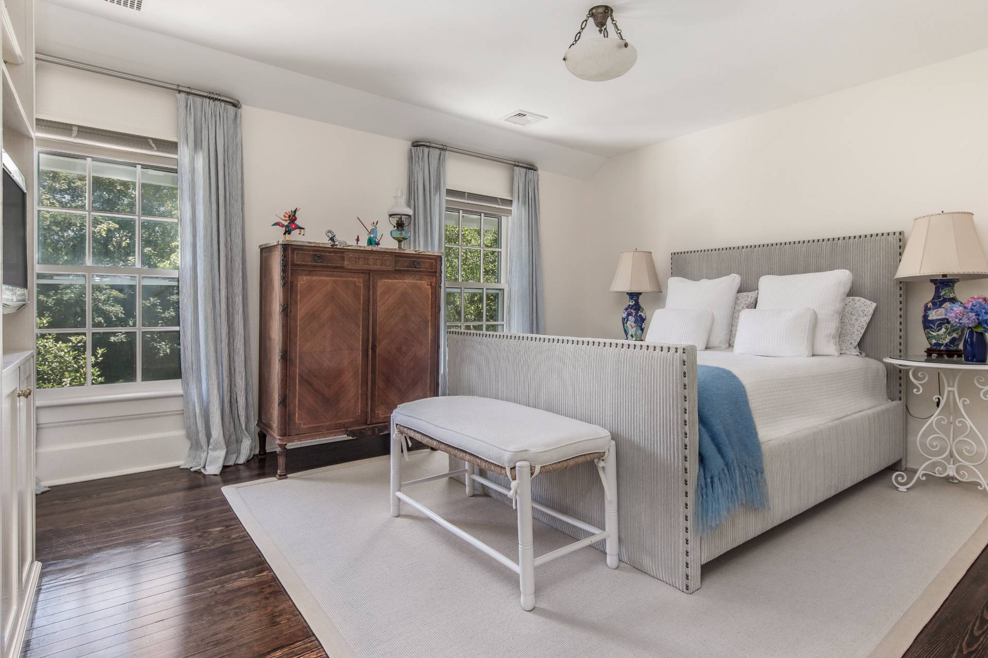 86 Georgica Road East Hampton, NY 11937 - Photo 13 of 20 a living room with a bed furniture and a window