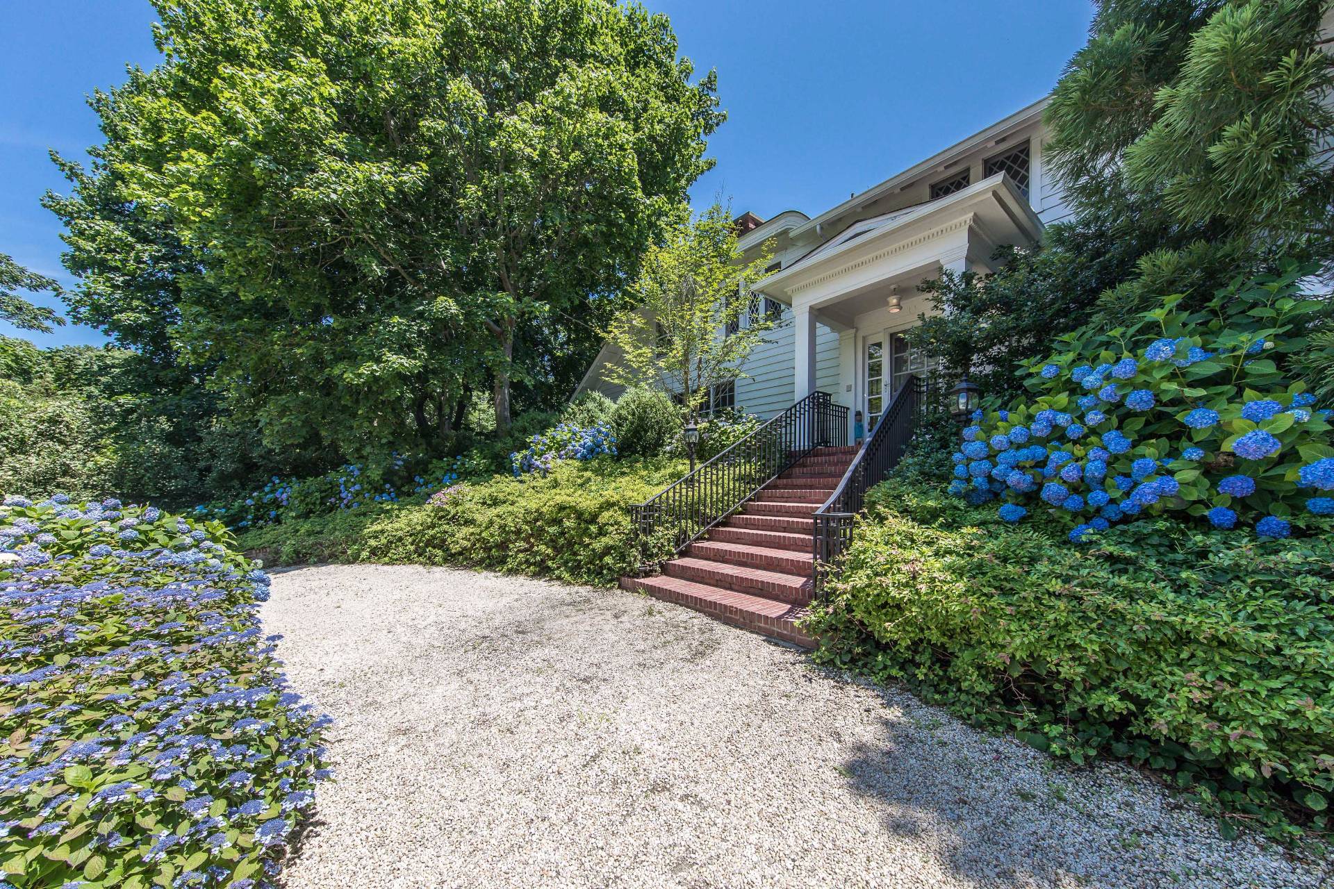 86 Georgica Road East Hampton, NY 11937 - Photo 4 of 20 a view of a garden with pathway