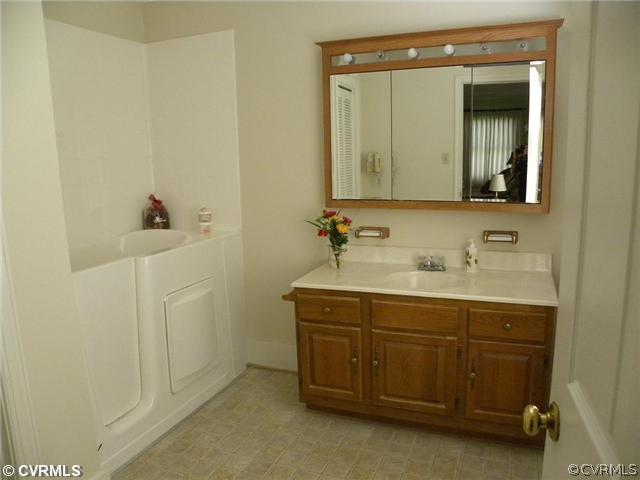 8201 Chamberlayne Road Richmond, VA 23227 - Photo 8 of 12 Master Bath - Jetted tub
