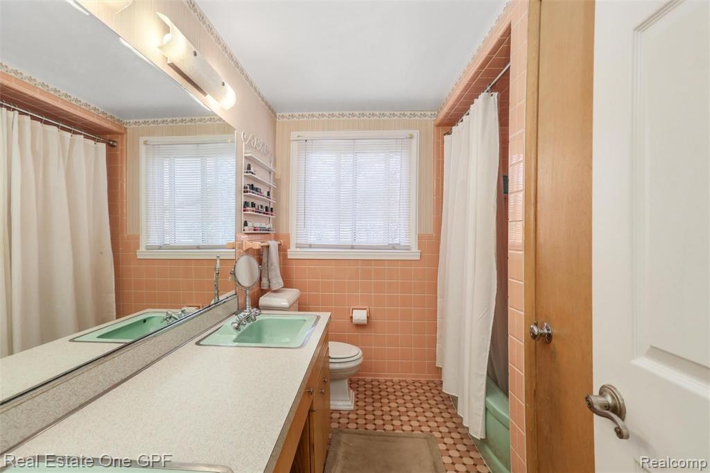 470 Cook Road Grosse Pointe Woods, MI 48236 - Photo 29 of 47