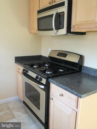3923 Findley Road Woodbridge, VA 22193 - Photo 1 of 15 Kitchen