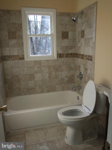 3923 Findley Road Woodbridge, VA 22193 - Photo 12 of 15 Bath