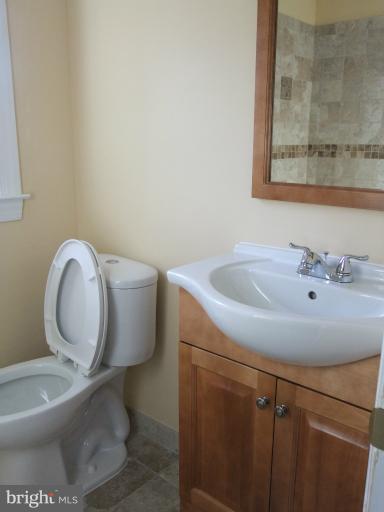 3923 Findley Road Woodbridge, VA 22193 - Photo 3 of 15 Bath