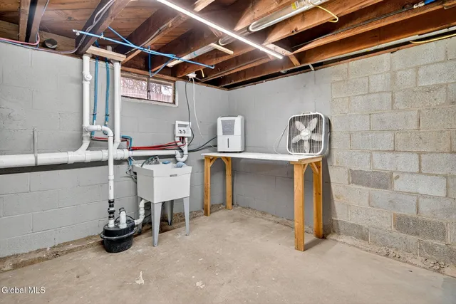 $399,800 | 2965 Hillcrest Road, Niskayuna, NY 12309