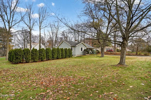 $399,800 | 2965 Hillcrest Road, Niskayuna, NY 12309