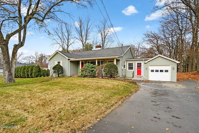 $399,800 | 2965 Hillcrest Road, Niskayuna, NY 12309