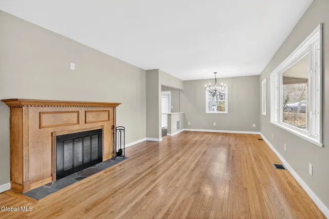 $399,800 | 2965 Hillcrest Road, Niskayuna, NY 12309