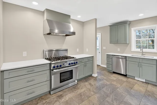 $399,800 | 2965 Hillcrest Road, Niskayuna, NY 12309