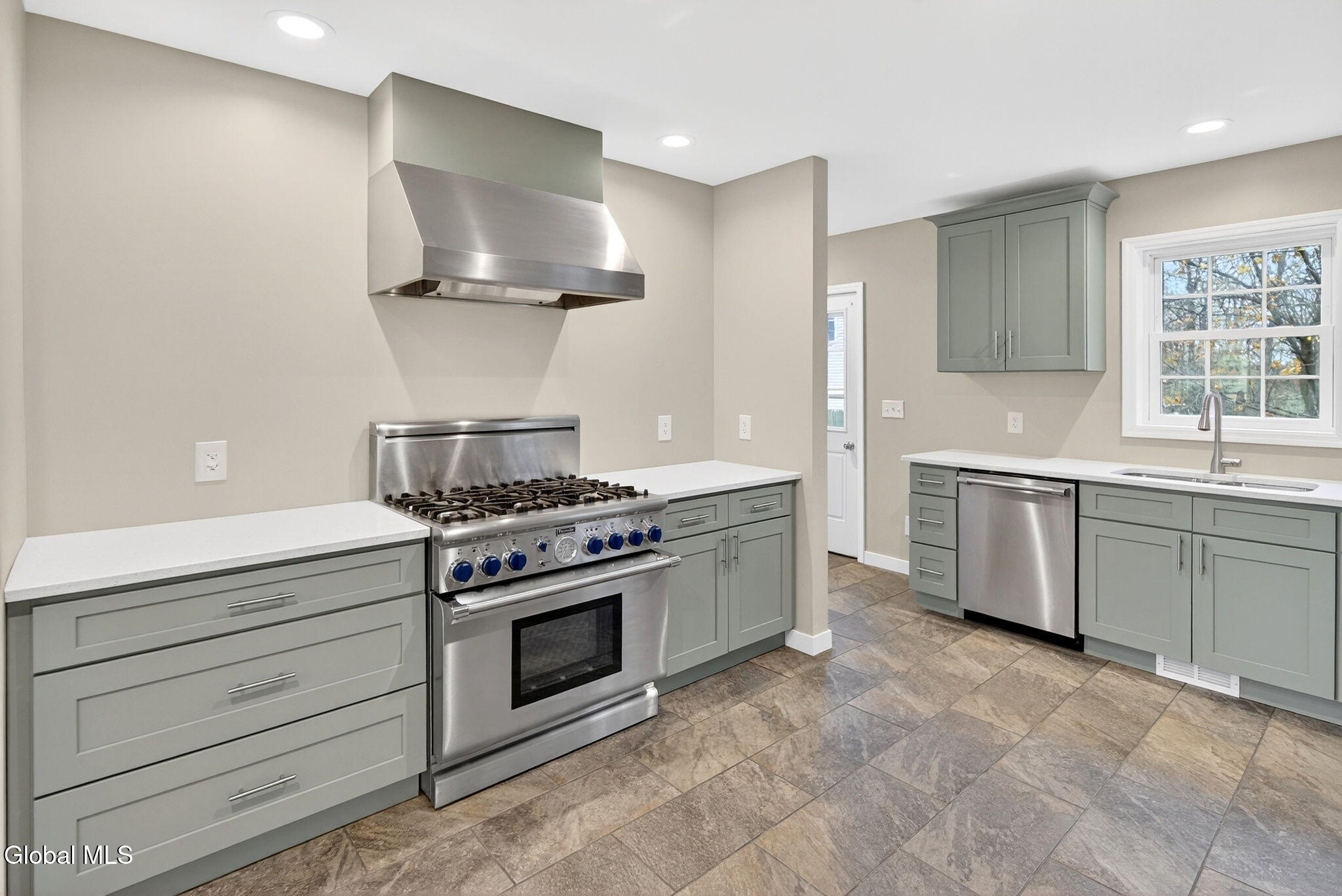 2965 Hillcrest Road Niskayuna, NY 12309 - Photo 7 of 25 7-web-or-mls-DSC07920