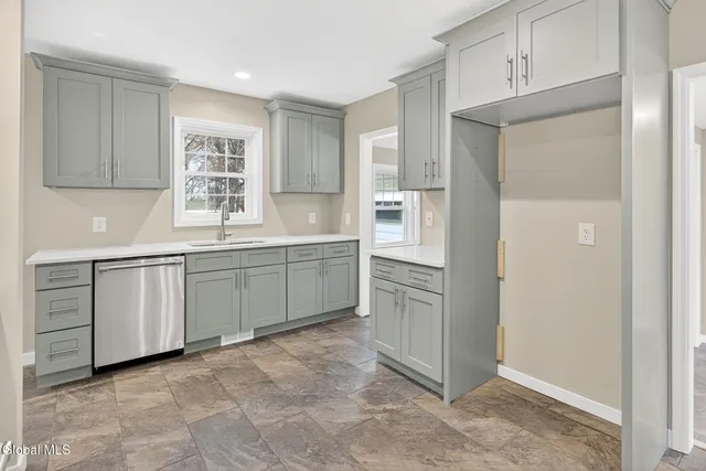 $399,800 | 2965 Hillcrest Road, Niskayuna, NY 12309