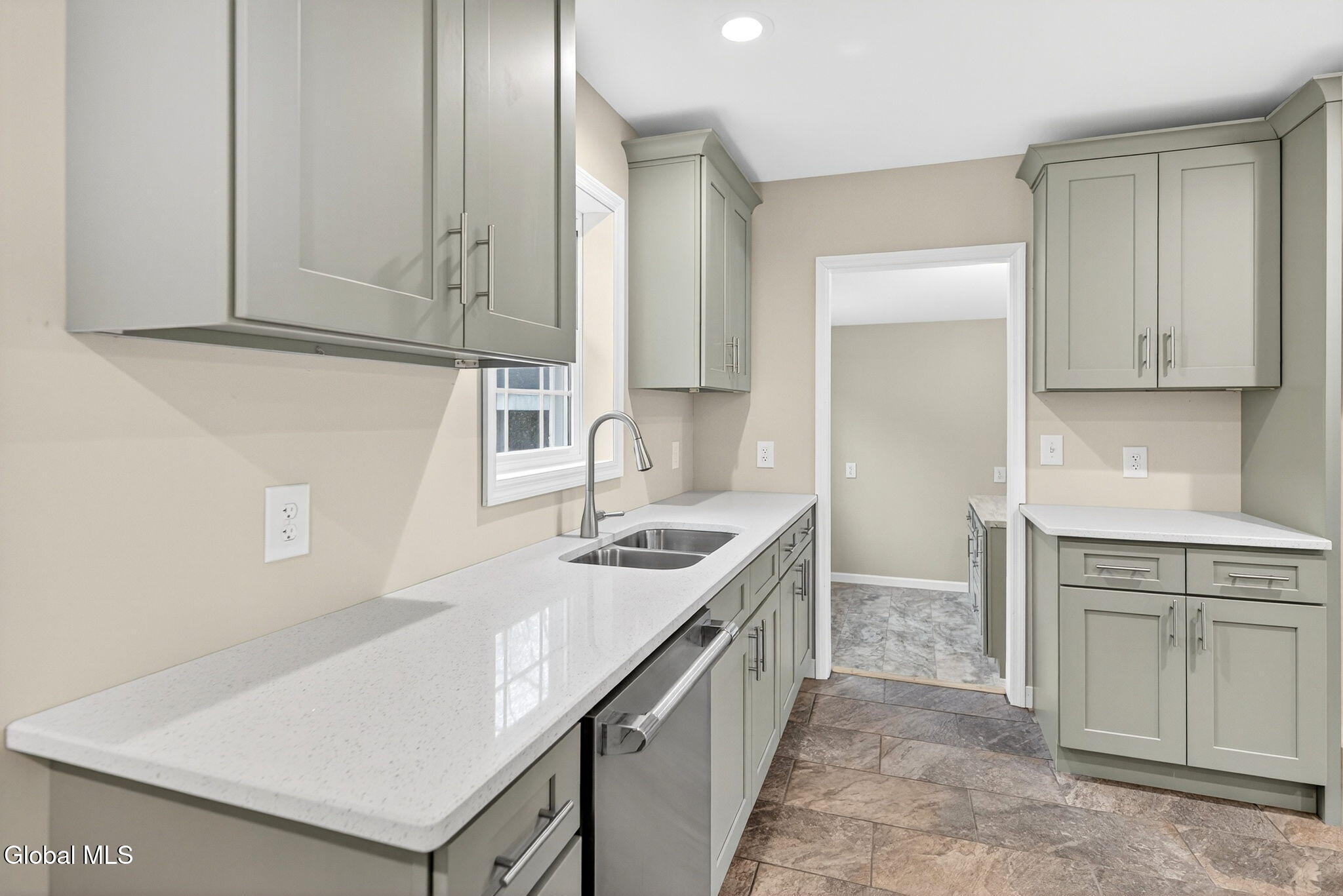 2965 Hillcrest Road Niskayuna, NY 12309 - Photo 9 of 25 9-web-or-mls-DSC07941