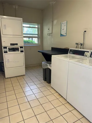 $2,100 | 5140 Southwest 40th Avenue, Unit 2C, Dania Beach, FL 33314