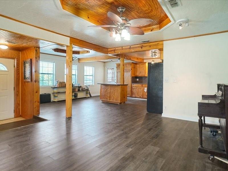 33 Park Lane Gainesville, TX 76240 - Photo 6 of 22 a view of a livingroom with furniture and wooden floor