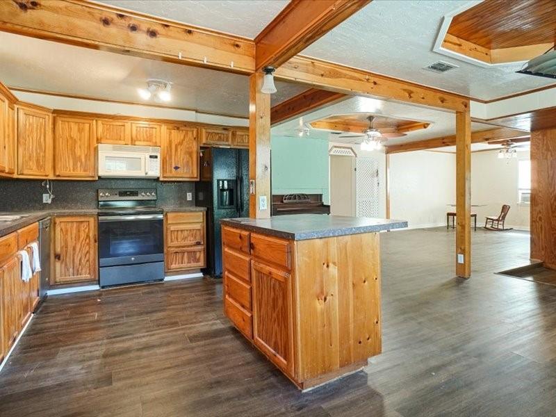 33 Park Lane Gainesville, TX 76240 - Photo 9 of 22 a kitchen with stainless steel appliances granite countertop a stove a sink and a refrigerator