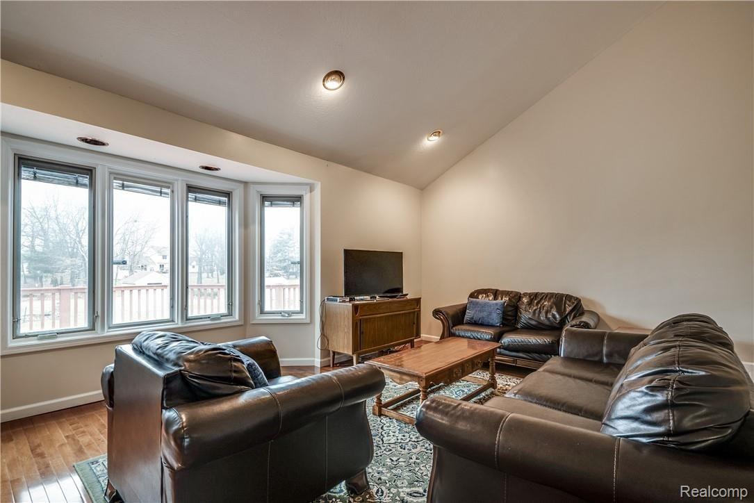 11405 Whitaker Road Fenton, MI 48430 - Photo 9 of 18 11405 whitaker b.jpg
