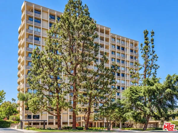 $750,000 | 4455 Los Feliz Boulevard, Unit 1105, Los Angeles, CA 90027