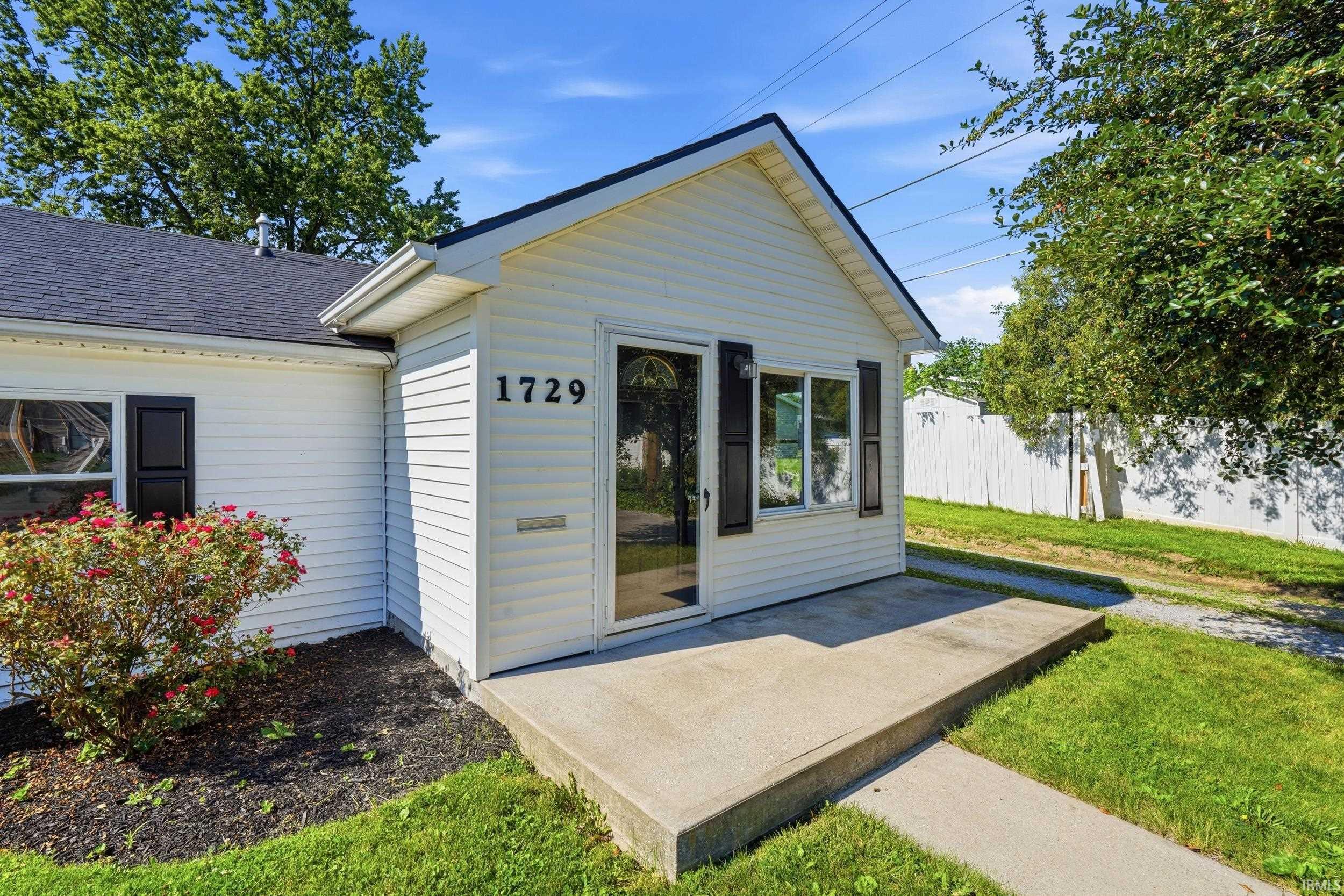 1729 Madison Street Decatur, IN 46733 - Photo 3 of 31
