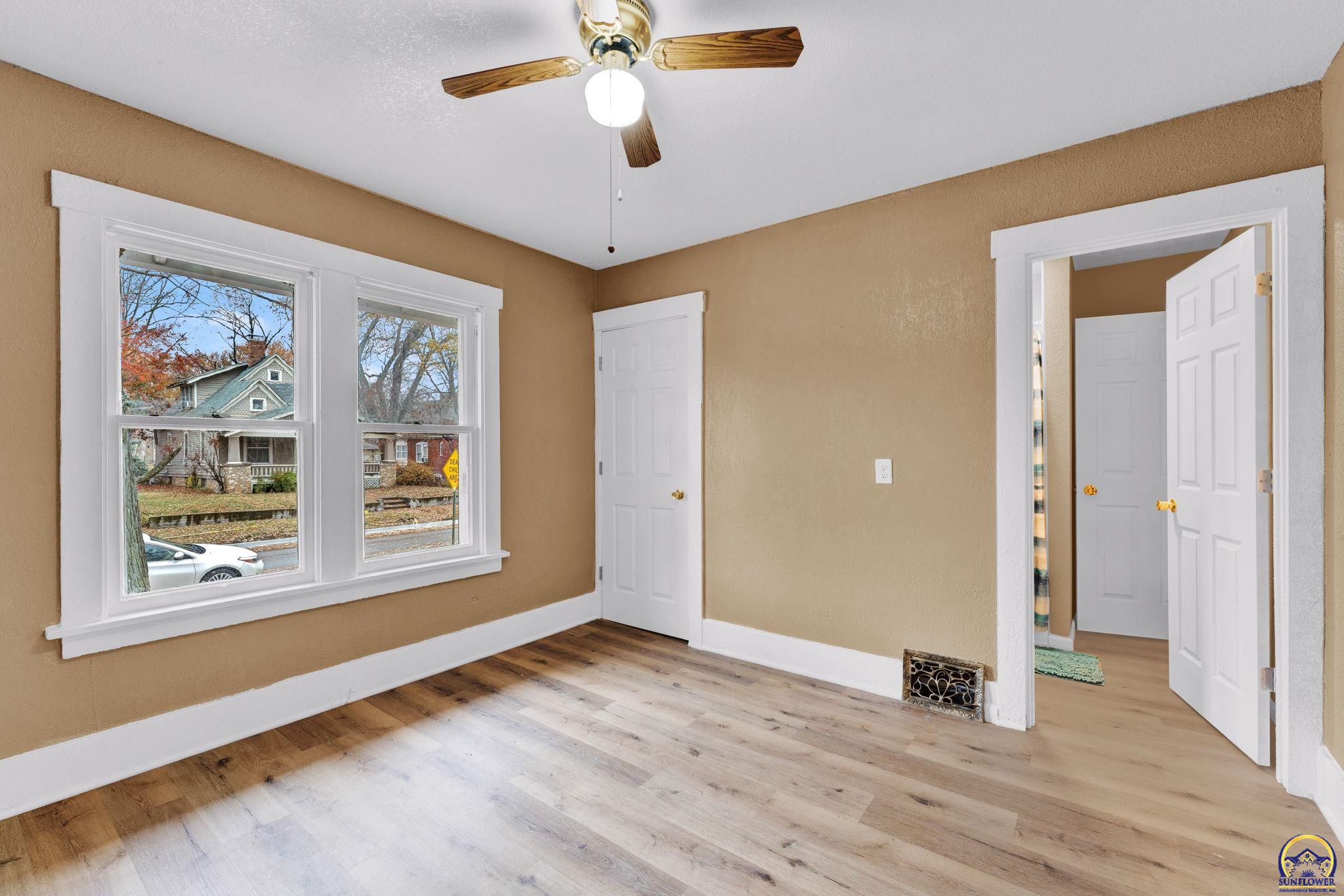 2016 Southwest 12th Street Topeka, KS 66604 - Photo 11 of 22