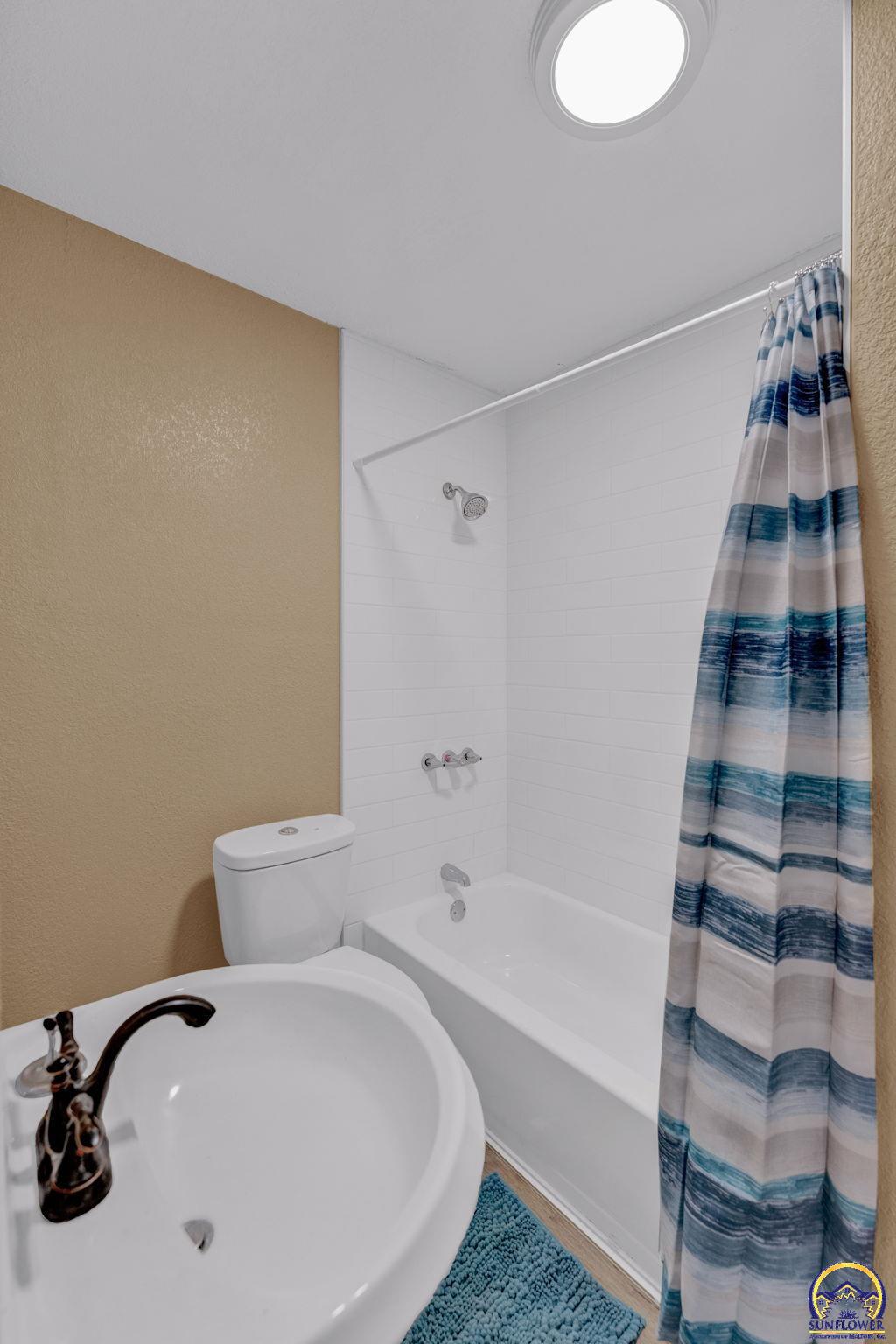 2016 Southwest 12th Street Topeka, KS 66604 - Photo 12 of 22