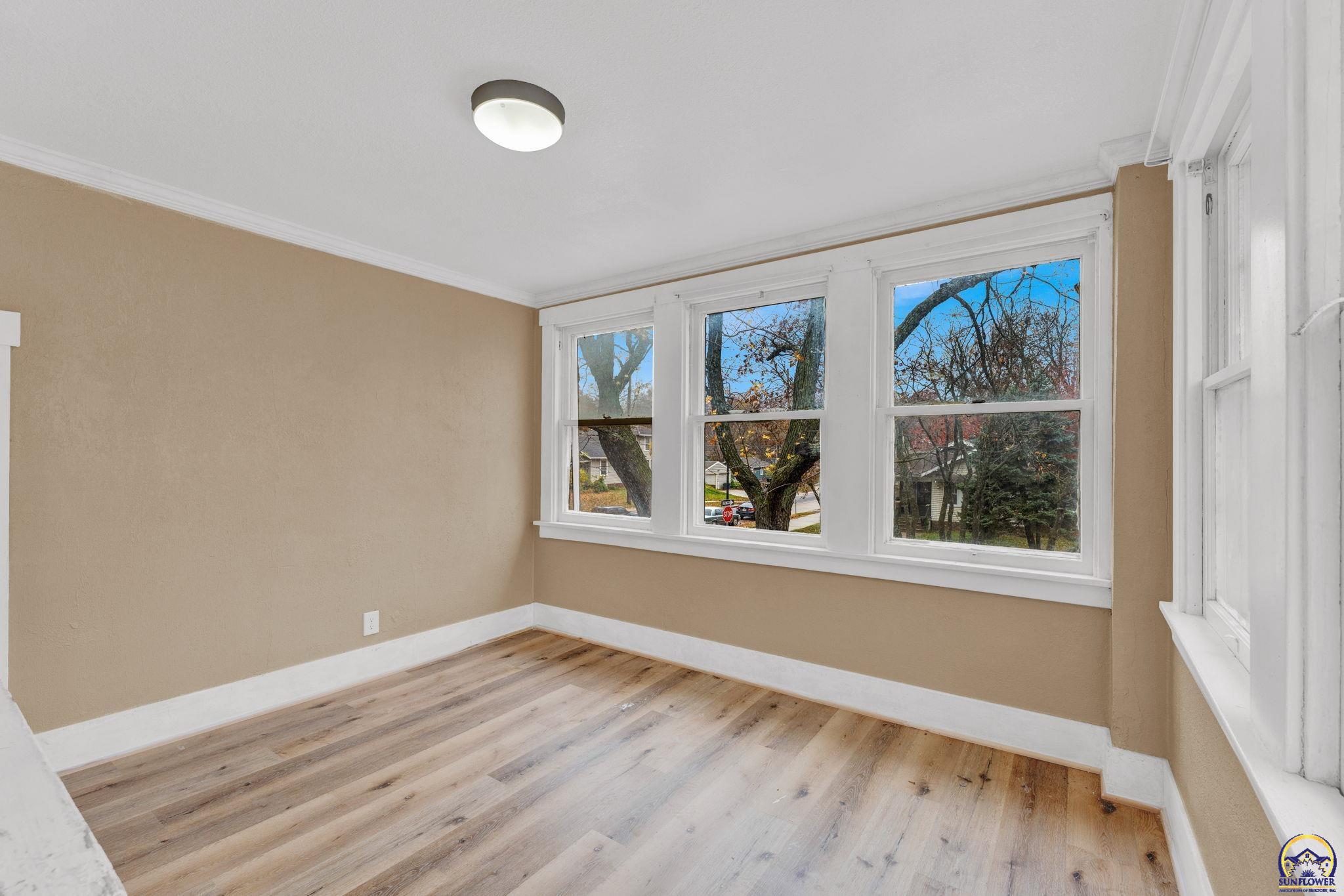 2016 Southwest 12th Street Topeka, KS 66604 - Photo 15 of 22