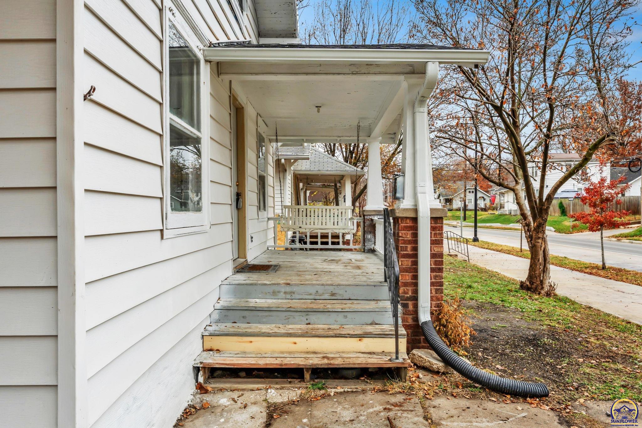 2016 Southwest 12th Street Topeka, KS 66604 - Photo 3 of 22