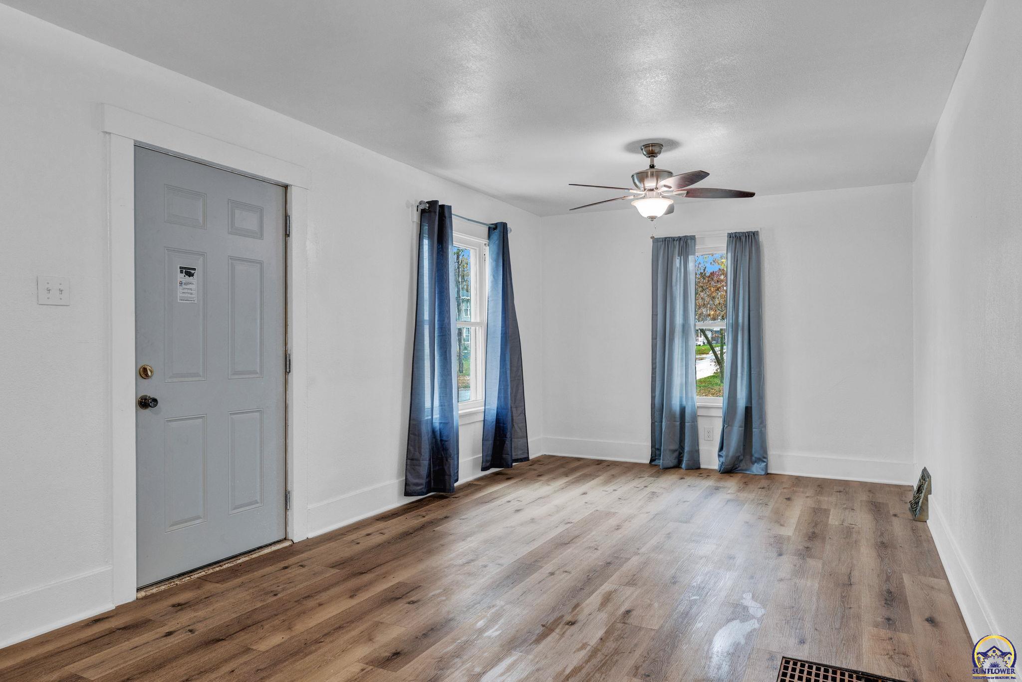 2016 Southwest 12th Street Topeka, KS 66604 - Photo 5 of 22