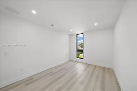 a view of empty room with window