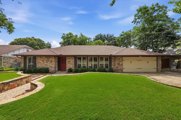 $470,000 | 2009 Tanglewood Drive, Grapevine, TX 76051