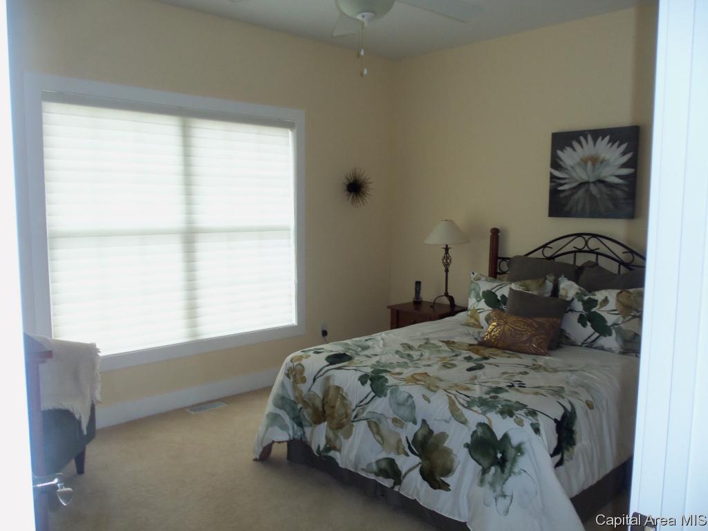 620 Poinsettia Place Springfield, IL 62711 - Photo 11 of 17 Gallery Image 11
