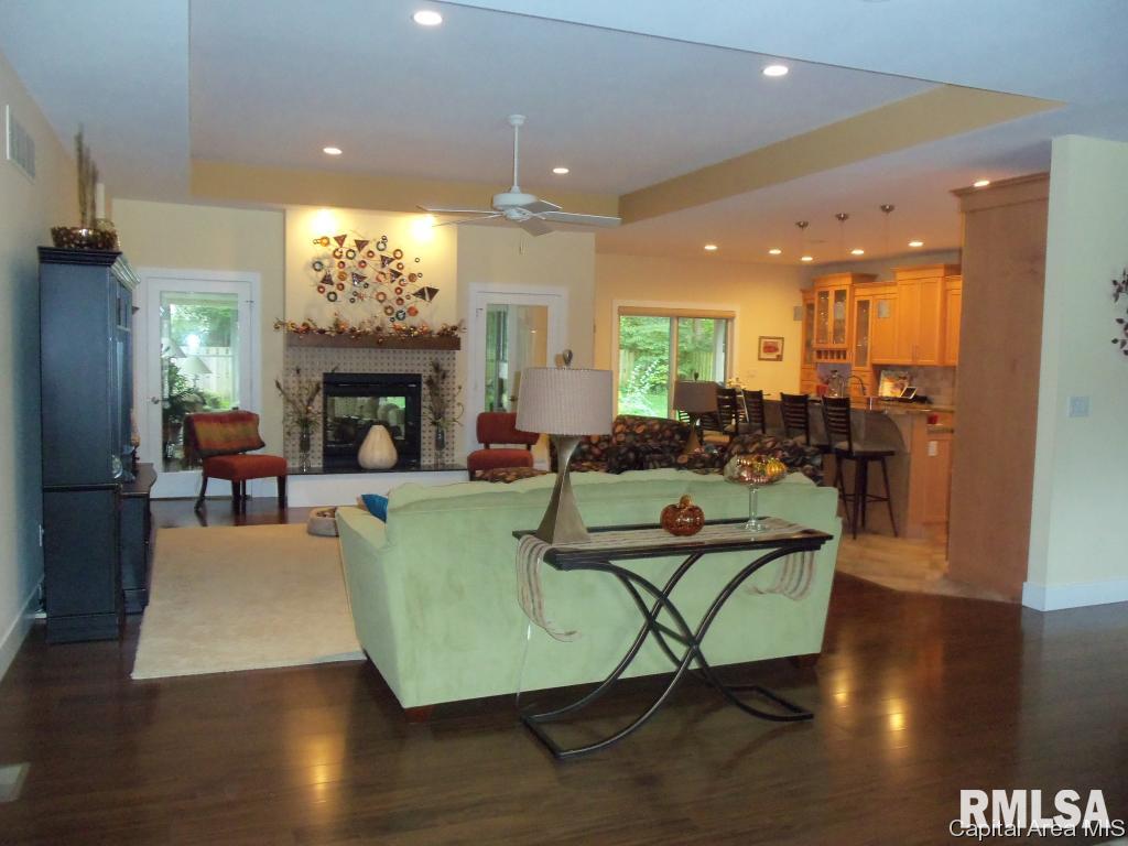 620 Poinsettia Place Springfield, IL 62711 - Photo 3 of 17 Gallery Image 3