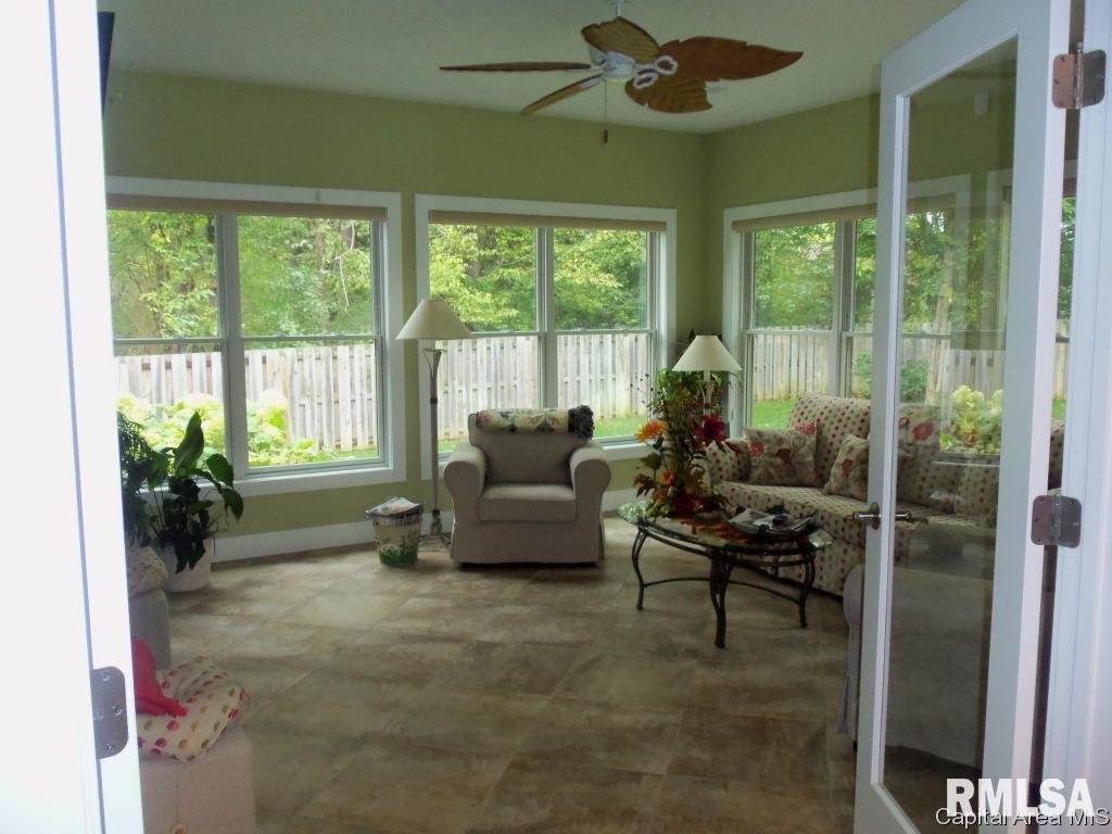 620 Poinsettia Place Springfield, IL 62711 - Photo 5 of 17 Gallery Image 5