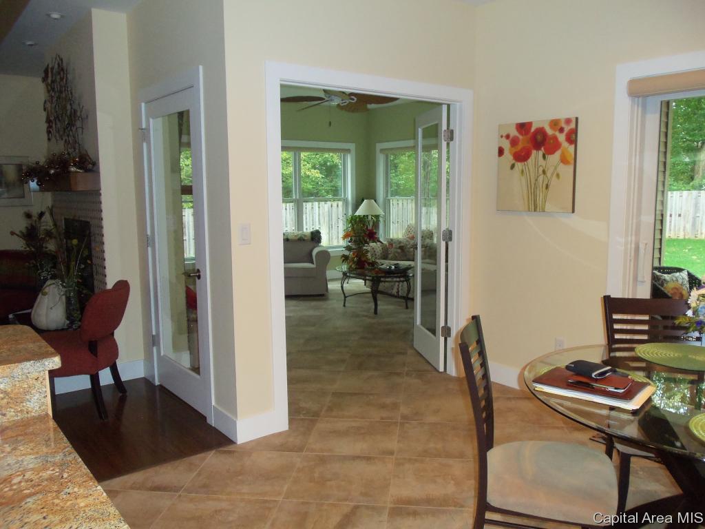 620 Poinsettia Place Springfield, IL 62711 - Photo 6 of 17 Gallery Image 6