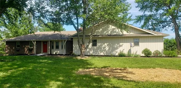 $649,900 | 7743 Southeast Fred Evans Road, Lawson, MO 64062
